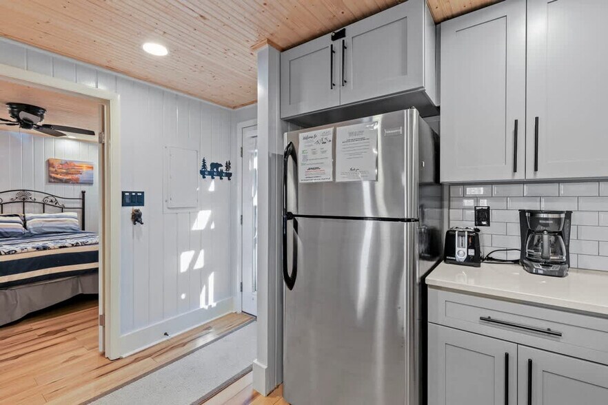 Building Photo - 102 Skiview Ln