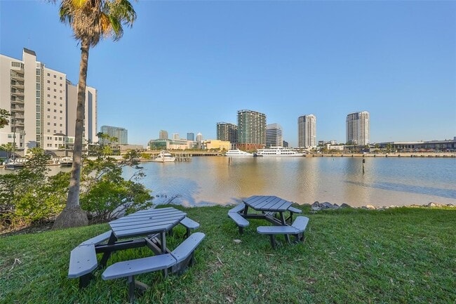 Building Photo - 606 Masthead Ct