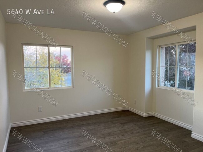 Building Photo - 5640 W Ave L4