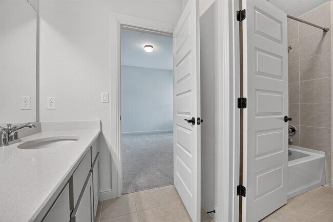 Building Photo - 508 Pinnacle View Dr