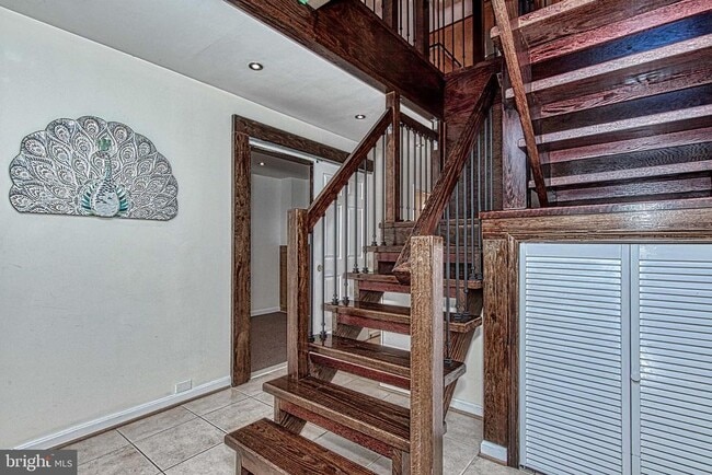 Building Photo - 9400 Van Arsdale Dr