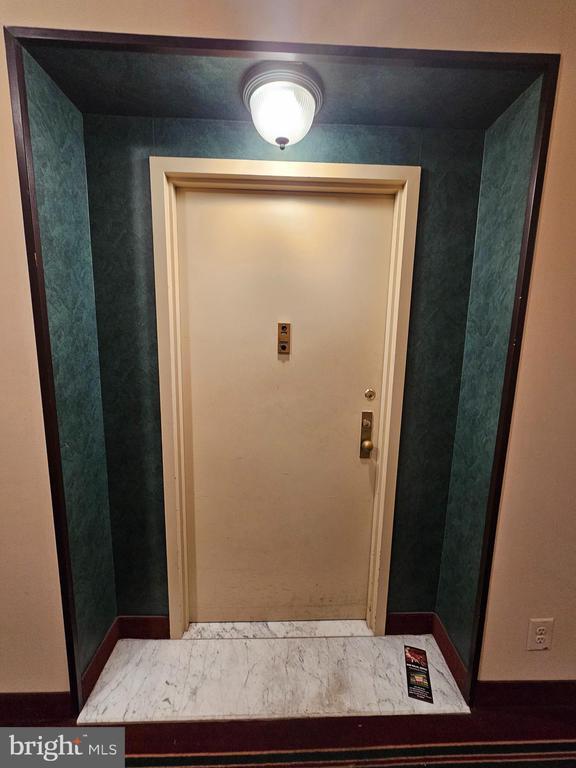 Building Photo - 3709 S George Mason Dr