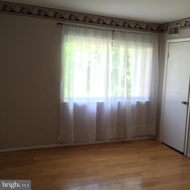 Building Photo - 12213 Braxfield Ct