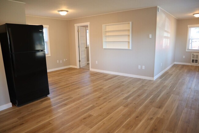 Building Photo - r1500VDuplex