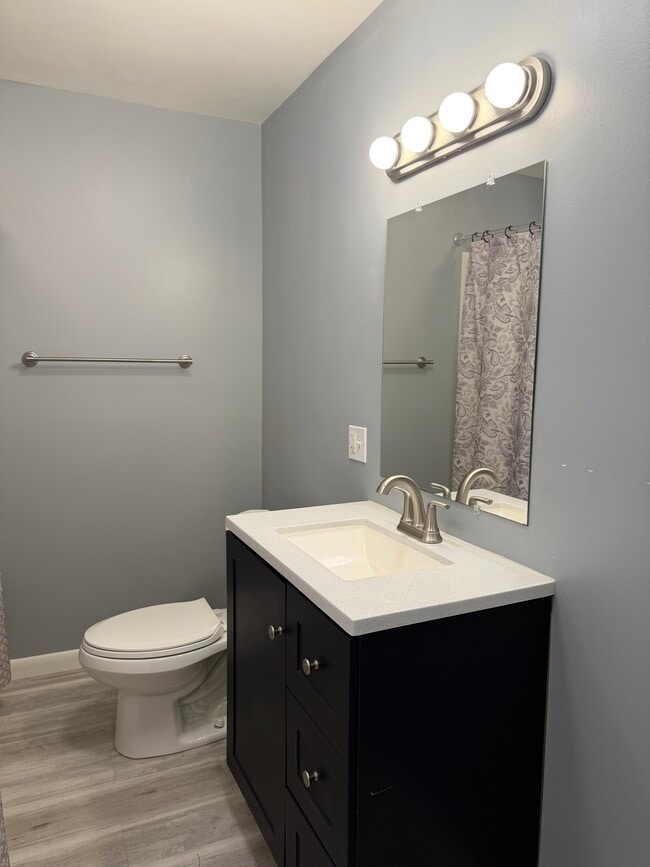 Building Photo - 432 Pepper St