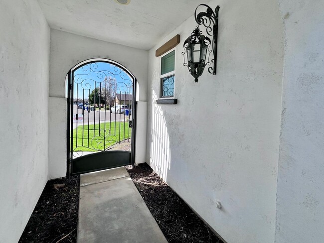 Building Photo - $2,695 Church & Clovis Ave., 4 Bedroom House - Edna Ave. Fresno / Energy Efficient
