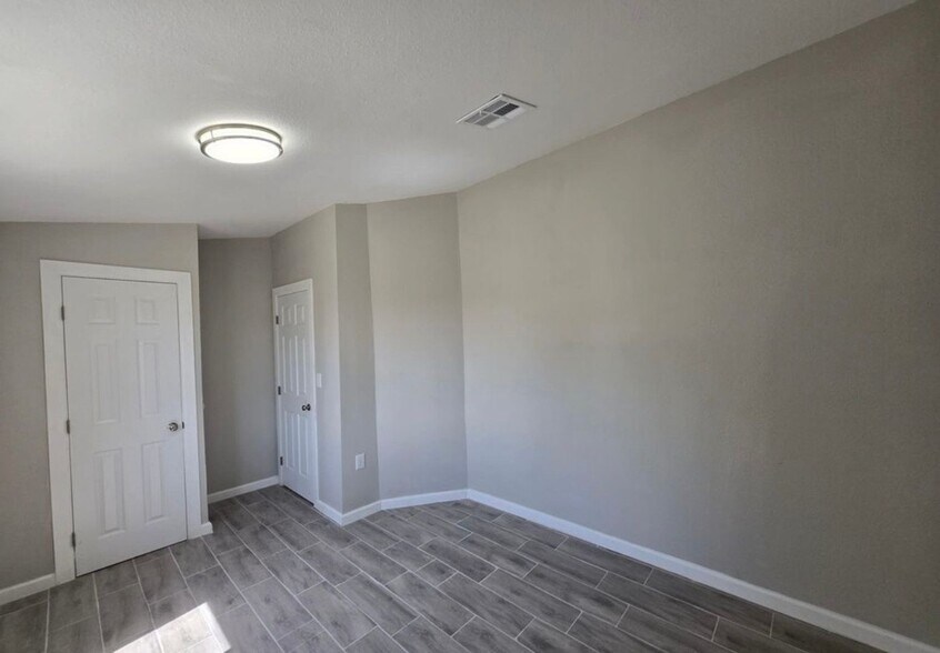 Building Photo - 101 N Seville Dr