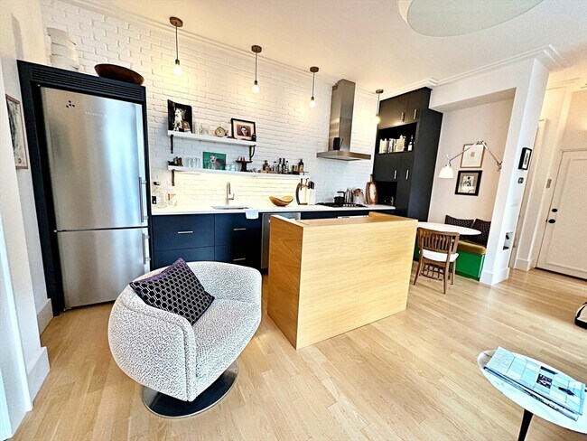 Building Photo - 206 Webster St