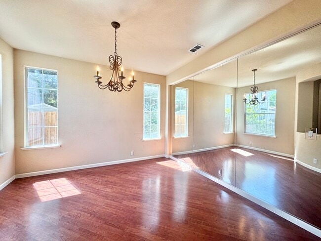 Building Photo - Beautiful large 4 bedroom home in rocklin!