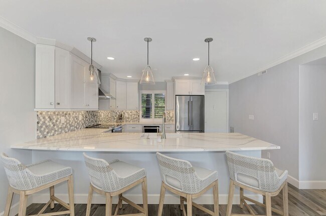 Building Photo - LUXURY LONGBOAT LIVING AT IT’S FINEST! AVA...