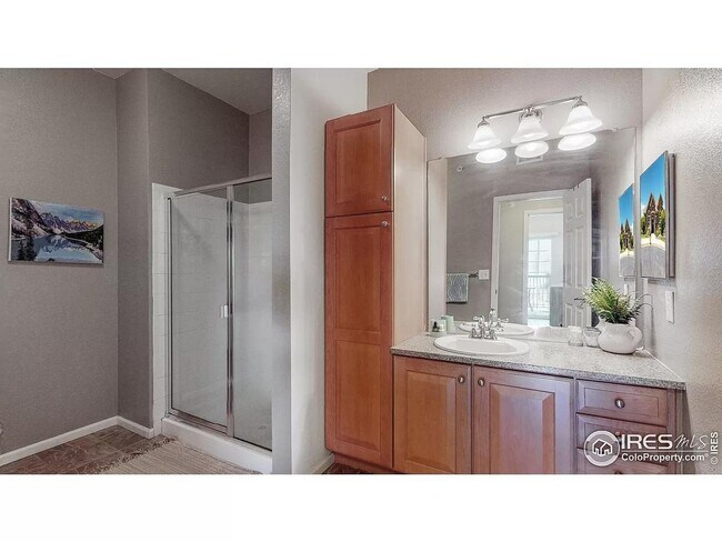 Building Photo - 2 Bed 2 Bath With Mountain views