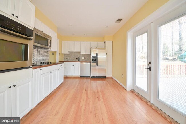 Building Photo - 3035 Hazelton St