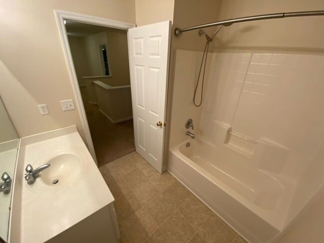 Building Photo - Arbor Oaks Subdivision 4BR 2.5Ba