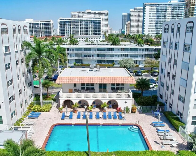 Building Photo - 3181 S Ocean Dr