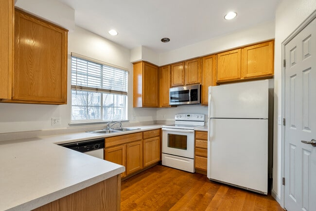 Building Photo - 2BR w/ 2-Car Garage & Fireplace in Littleton