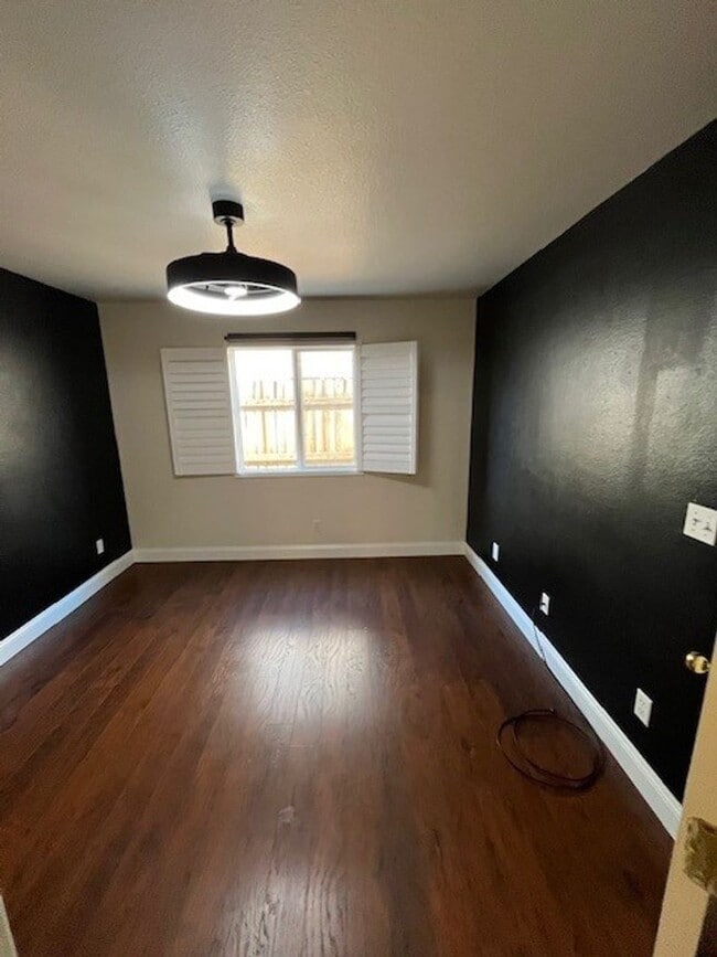 Building Photo - 402 N Amador St