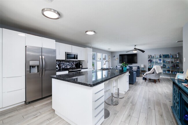 Building Photo - 143 S Vesper Bend Cir