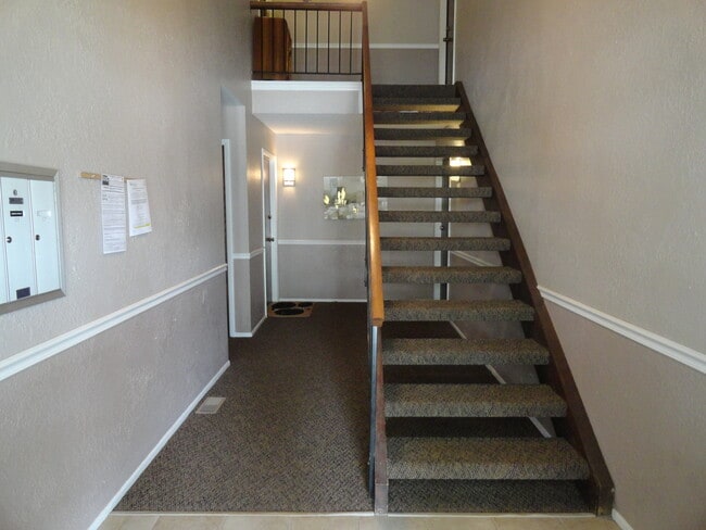 Building Photo - 458 Thornhill Ln