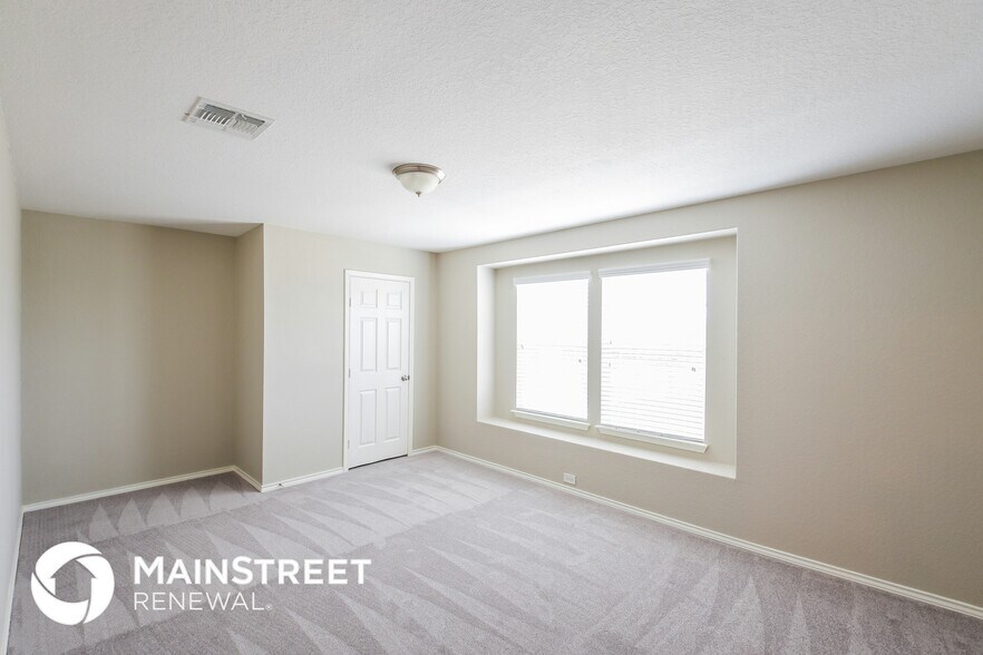 Building Photo - 11942 Fieldcrest Run