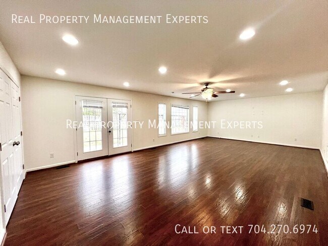 Building Photo - 133 Polaris Dr