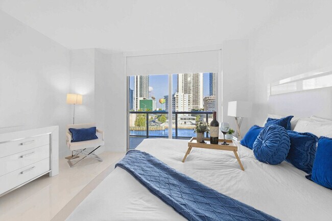 Building Photo - 2602 E Hallandale Beach Blvd