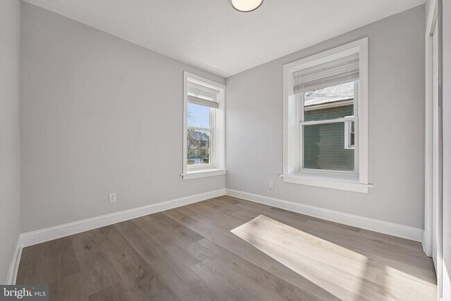 Building Photo - 92 Leigh Ave