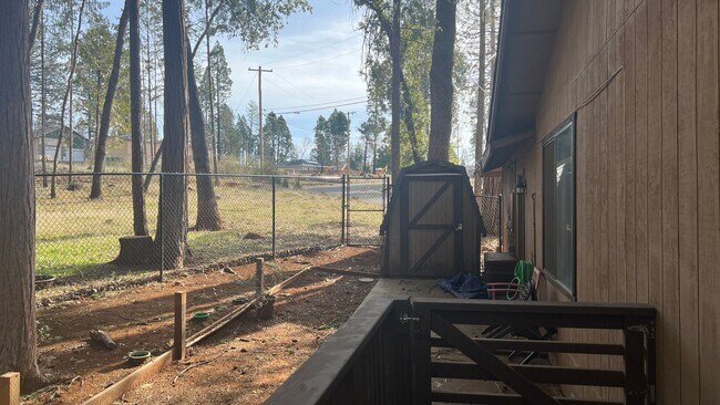 Building Photo - Two Bedroom Two bath home with attached Ga...