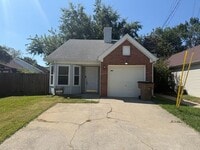 Building Photo - Cute Two Bedroom House in Donelson - Garage & Fenced Backyard