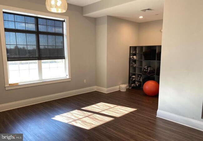 Building Photo - 4204 Lexington Ct