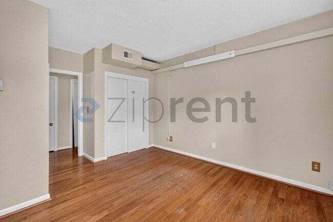 Building Photo - Unit A7