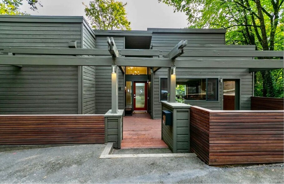 Building Photo - 3108 SW Bennington Dr