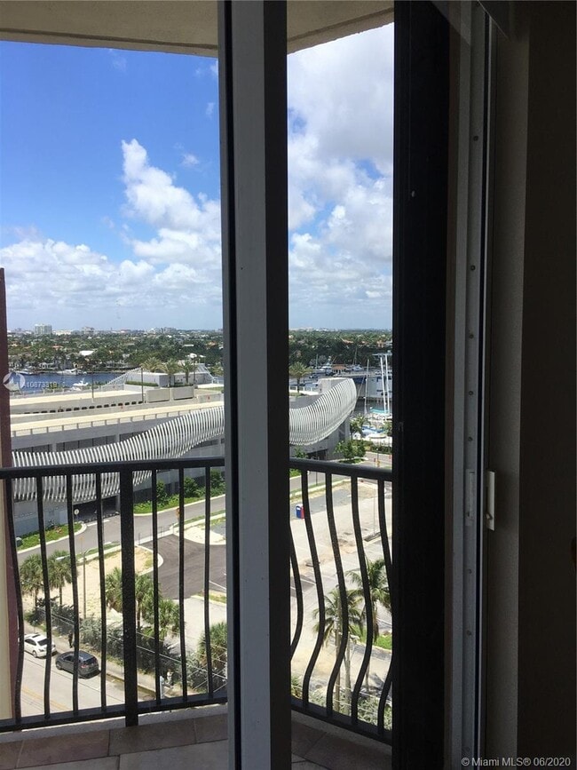 Building Photo - 100 S Birch Rd