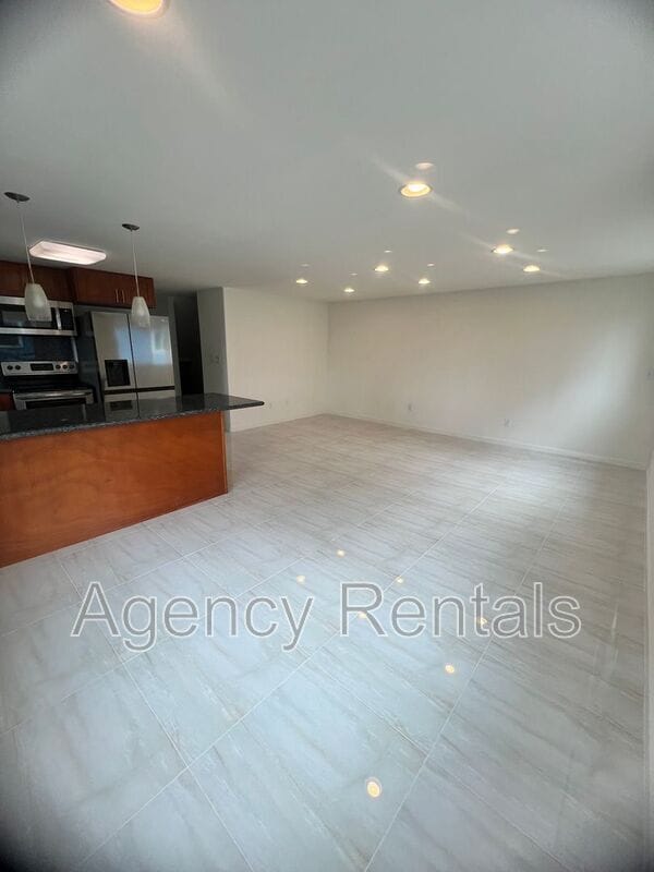 Building Photo - 948 Spencer St