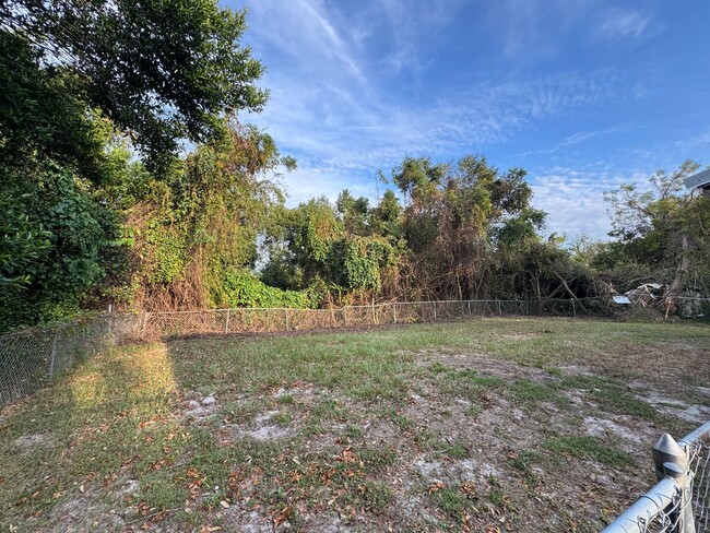 Building Photo - GORGEOUS 3BR/1BA Block Home! NO APPLICATIO...