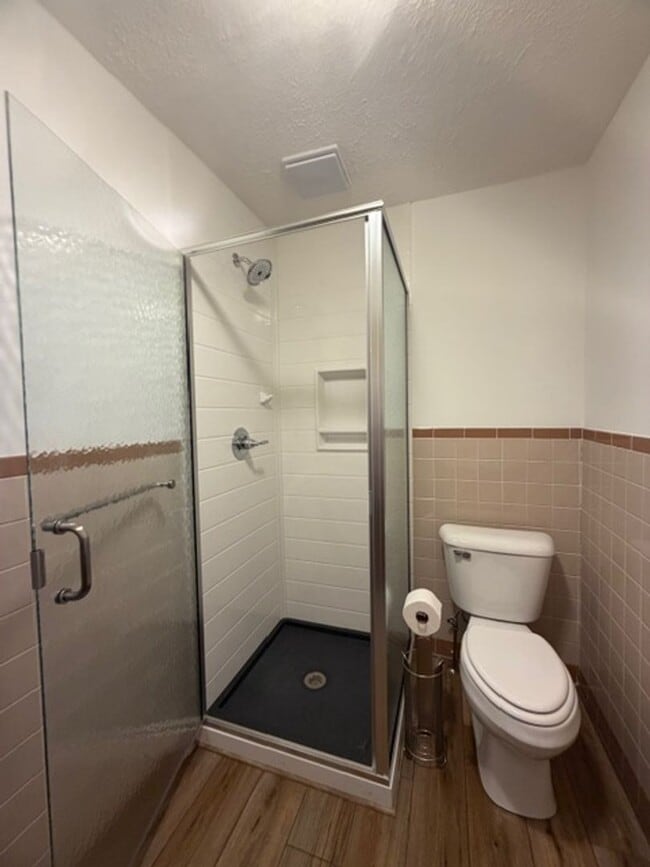 Building Photo - Maryville 37801 - Newly Remodeled 2 bedroom 2 full bath rancher with carport - Contact Debra John...