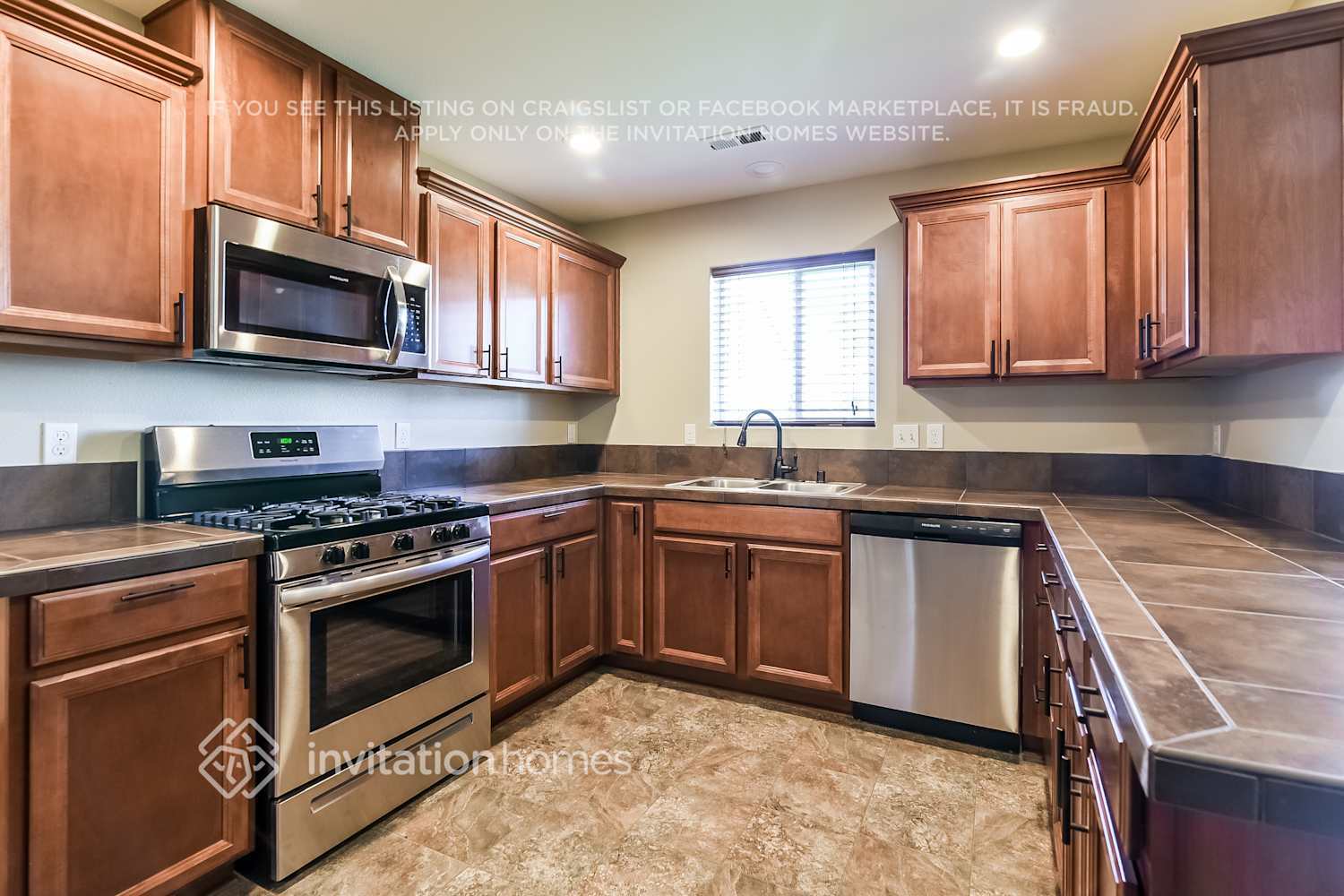 Building Photo - 1319 Daffodil Ave NE