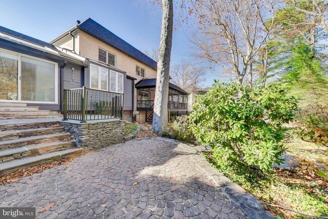 Building Photo - 4001 N Ridgeview Rd