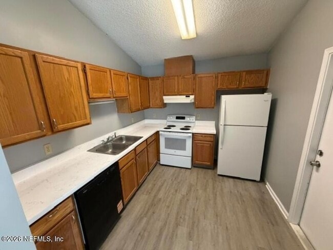 Building Photo - 5061 Knightsbridge Cir N