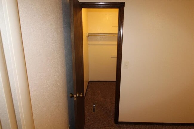 Building Photo - 904 Aspen Ct