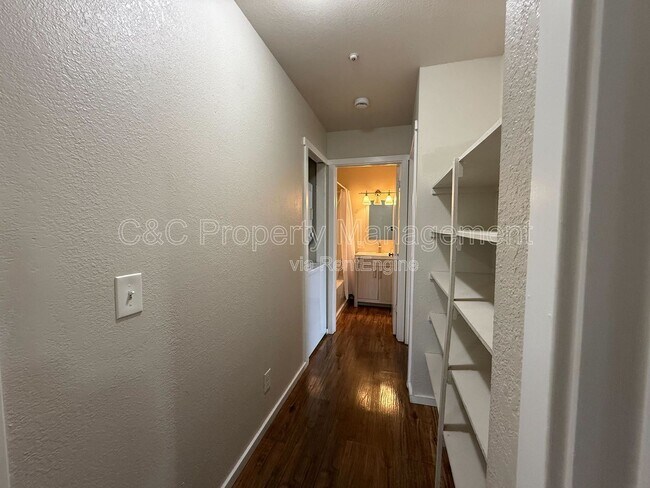 Building Photo - 300 Stony Point Rd