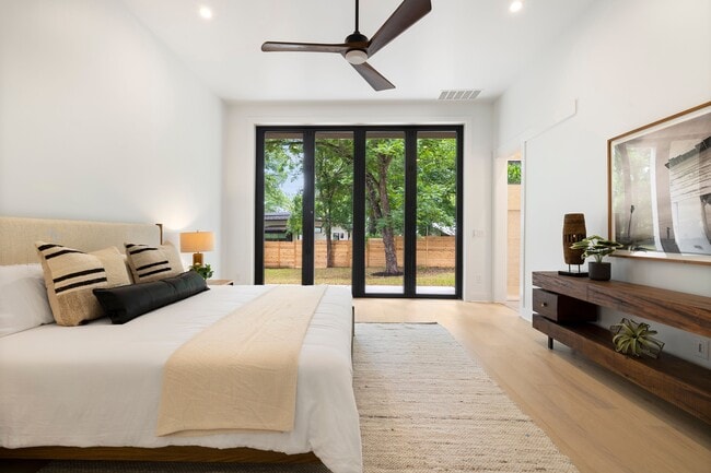 Building Photo - 2504 Bluffview Dr