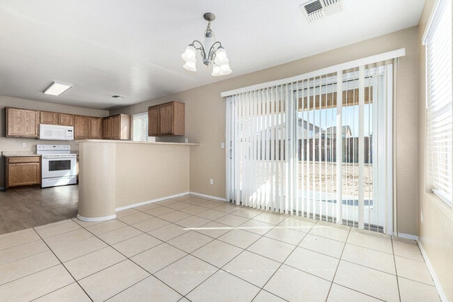 Building Photo - 6537 W Magnolia St