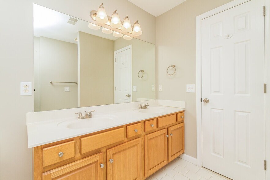 Building Photo - 6536 Broken Bow Dr