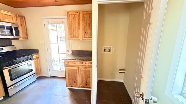 Building Photo - 52830 Pine Cove Rd