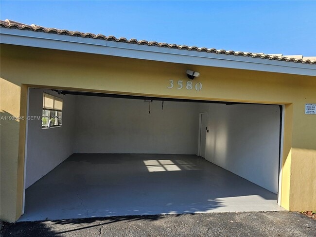 Building Photo - 3580 NW 110th Ln