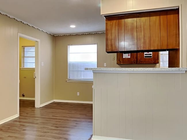 Building Photo - 151 Valleyglen Dr