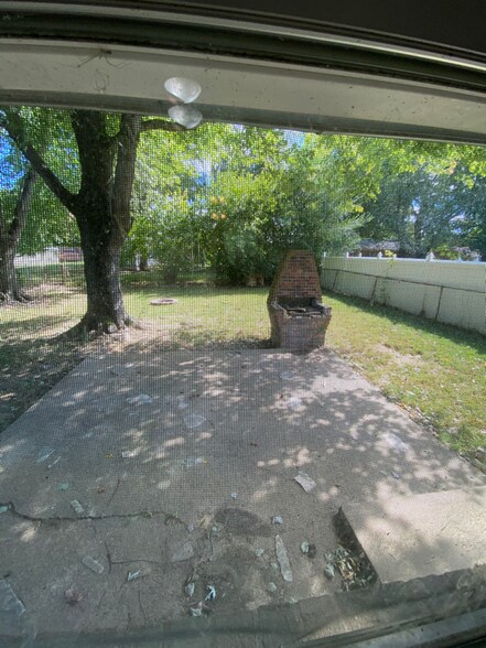 Building Photo - 10107 Coralwood Dr