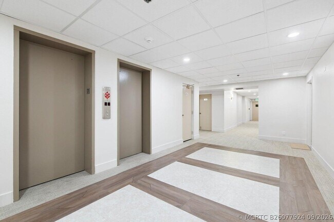 Building Photo - 4511 S Ocean Blvd
