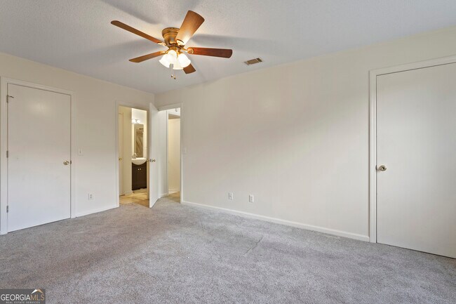 Building Photo - 156 Laurel Green Ct