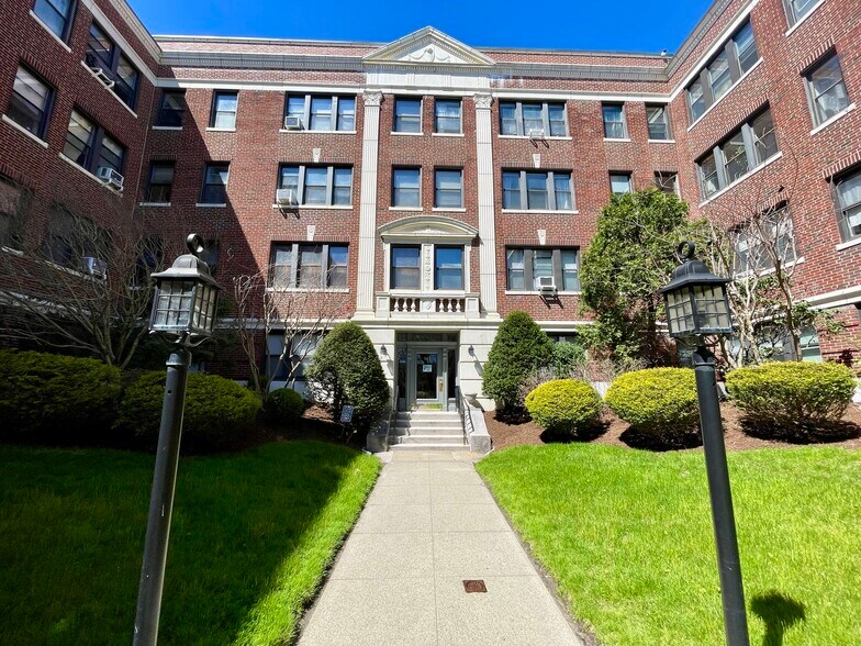 Building Photo - 141 Englewood Ave